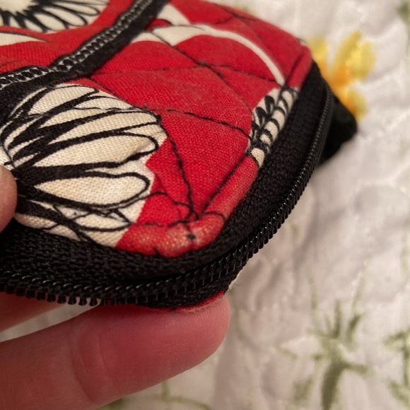 Vera Bradley Wristlet Red White Floral Card Slots Change Bill Slots Snap pocket - Picture 16 of 17